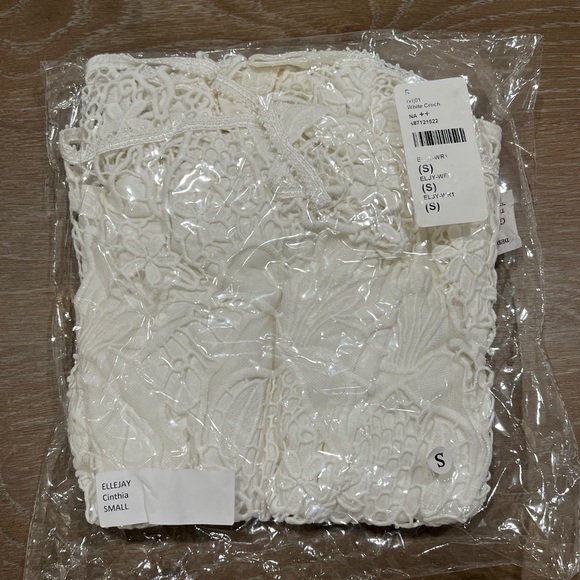 NWT ELLEJAY X REVOLVE Cinthia Romper in White Crochet - Picture 3 of 3